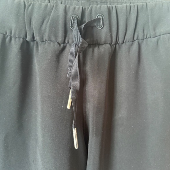 Lululemon On The Fly Joggers Women's Size 2 Black Drawstring Elastic Waist sport - Picture 3 of 6